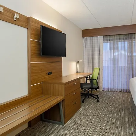 Holiday Inn Express Milwaukee - West Medical Center By Ihg Wauwatosa Exterior photo