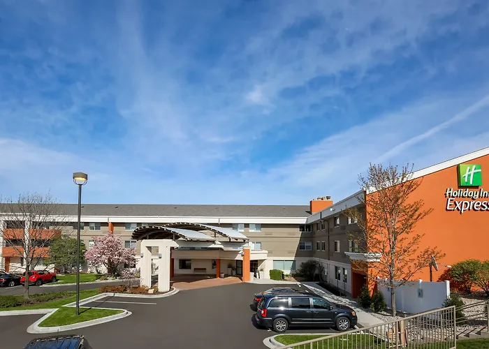 Holiday Inn Express Milwaukee - West Medical Center By Ihg