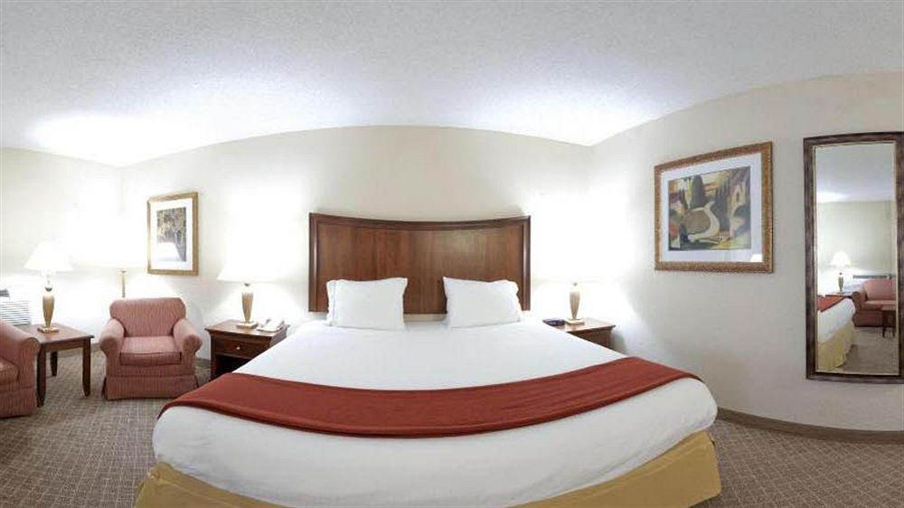 Express Milwaukee - West Medical Center By Ihg Hotel 2*