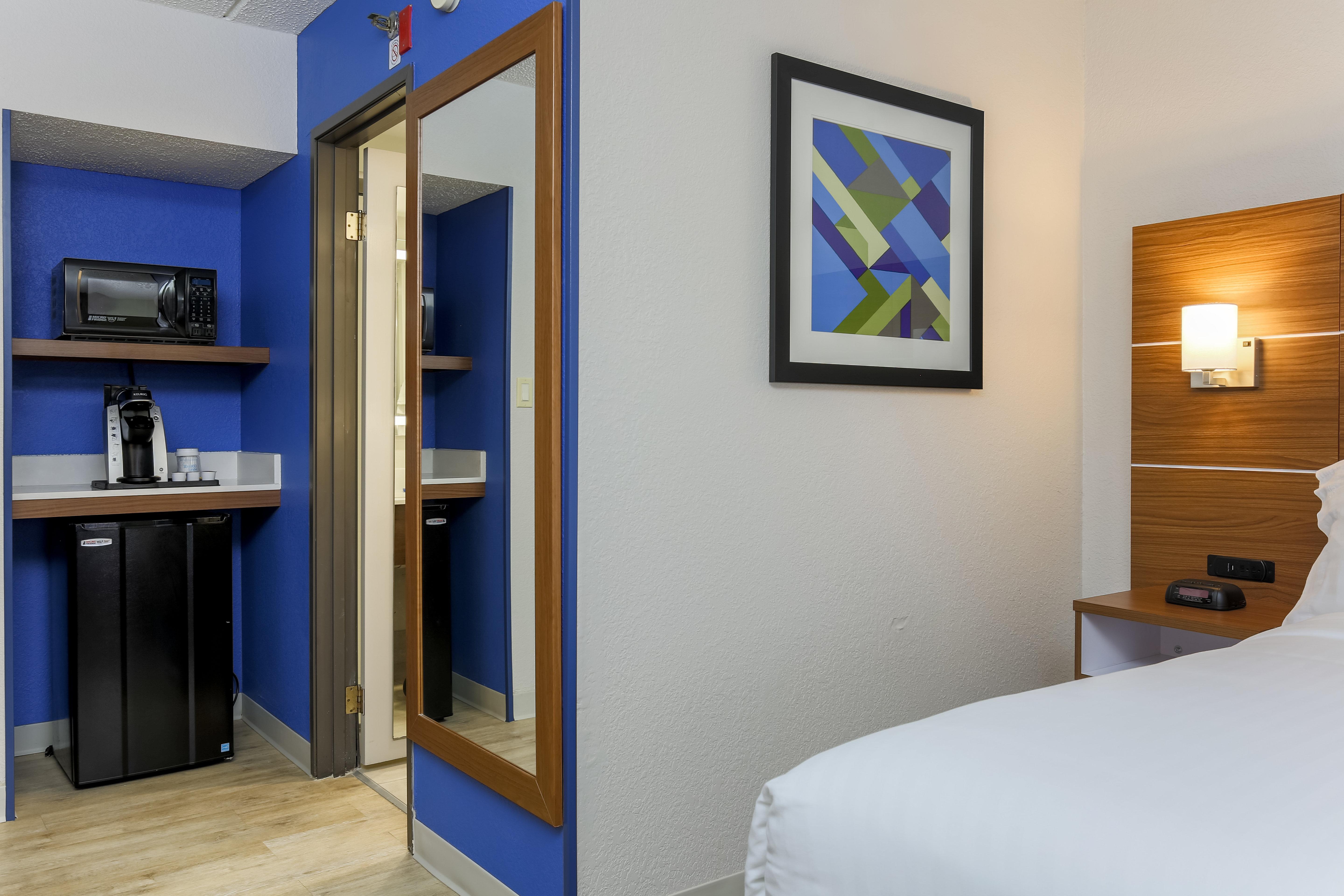 Express Milwaukee - West Medical Center By Ihg