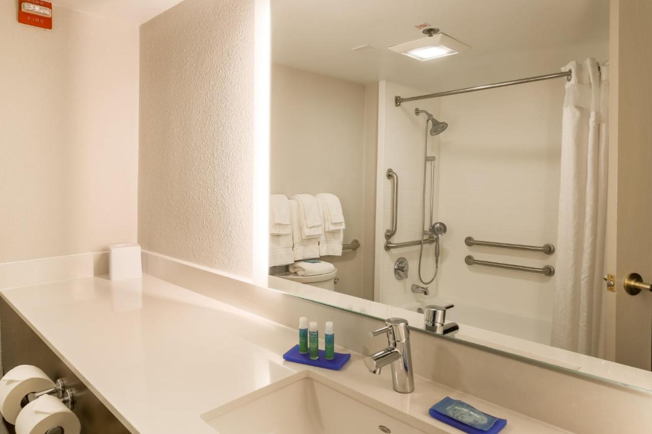 Hotel Express Milwaukee - West Medical Center By Ihg