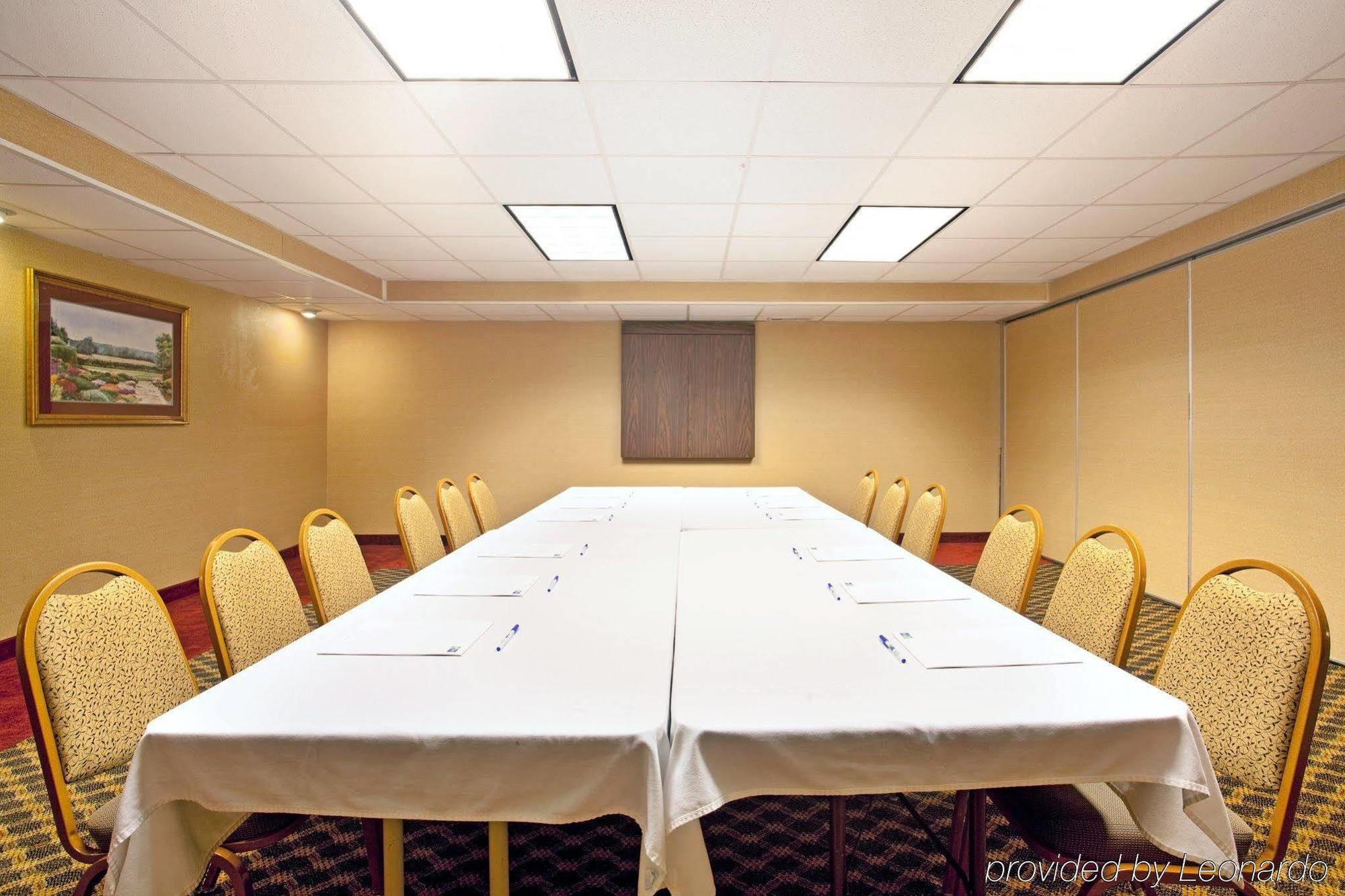Express Milwaukee - West Medical Center By Ihg Hotel 2*