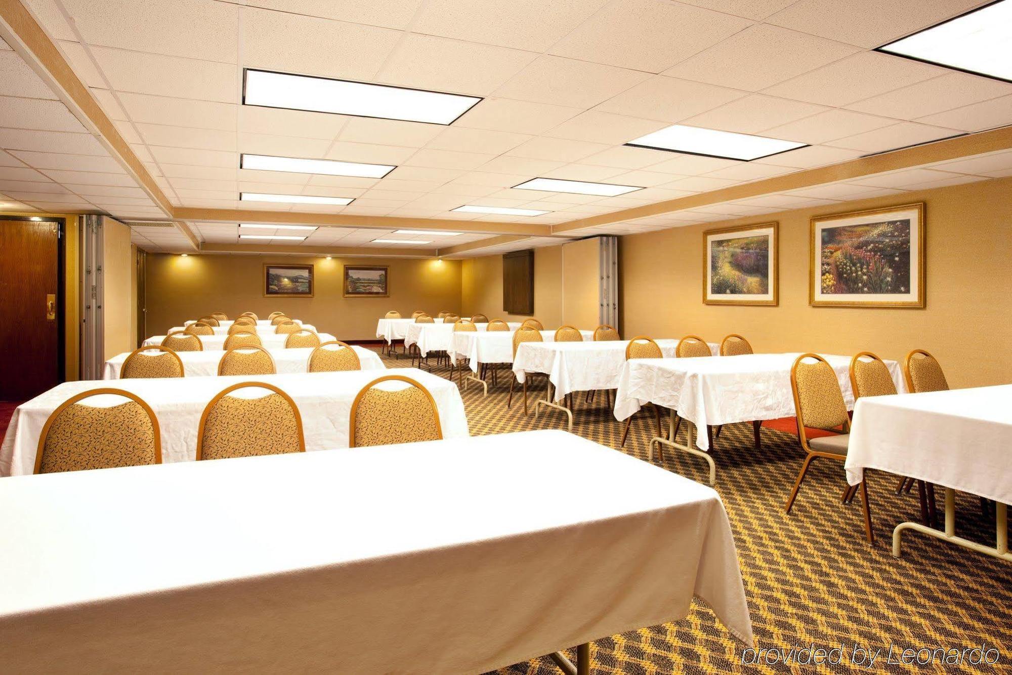 Express Milwaukee - West Medical Center By Ihg Hotel Wauwatosa