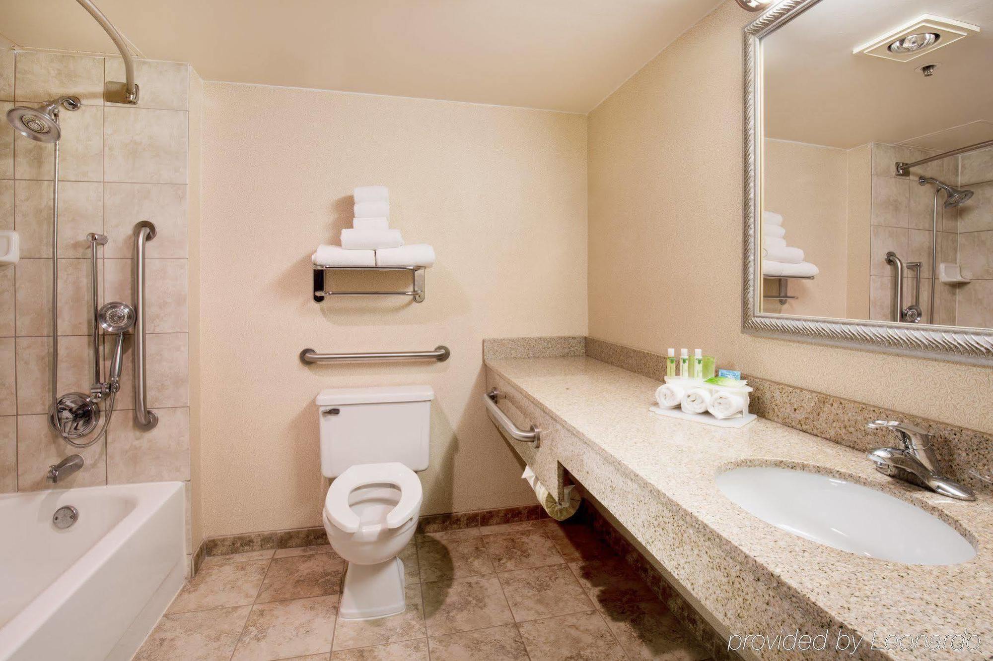 Hotel Express Milwaukee - West Medical Center By Ihg