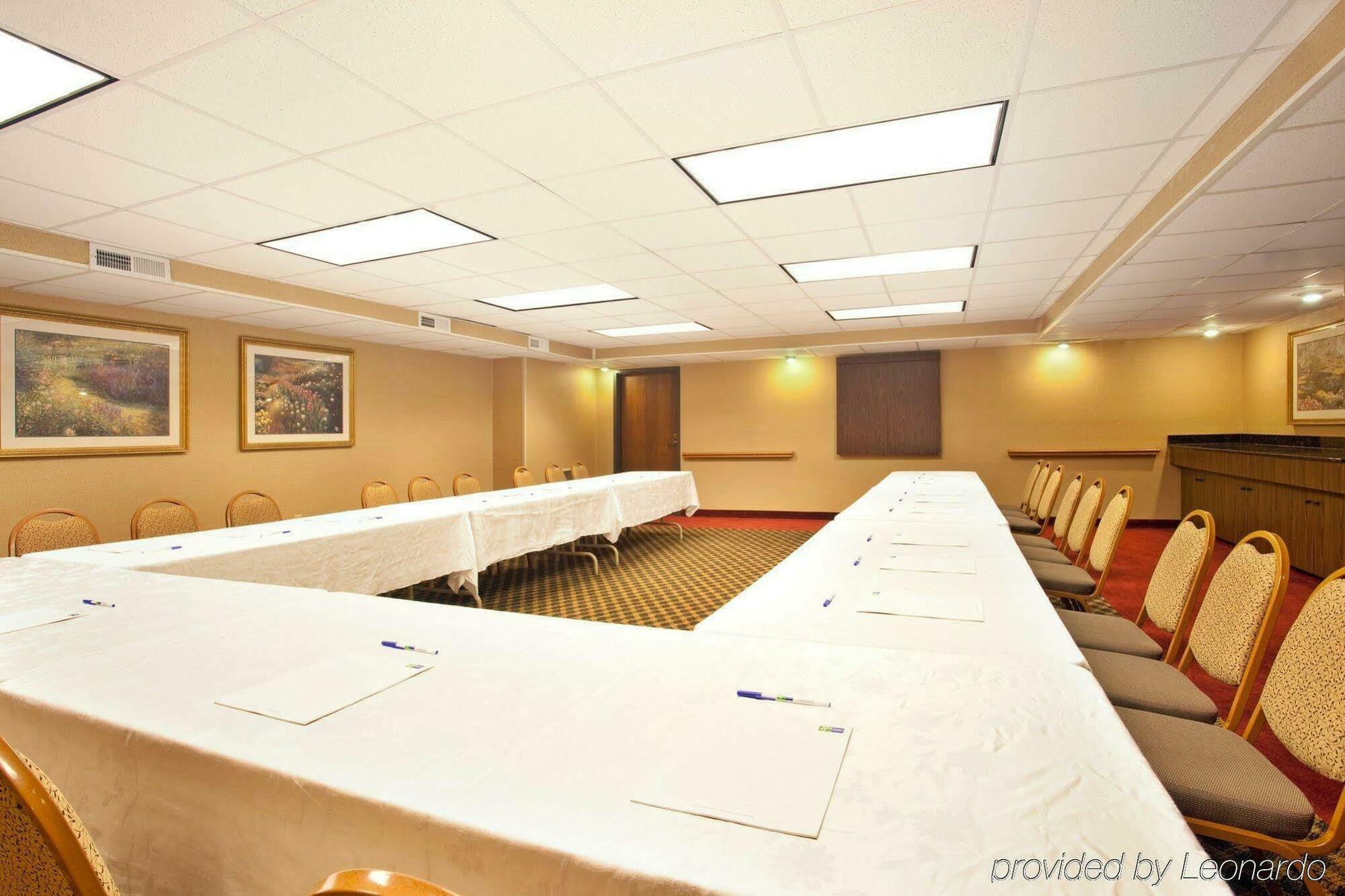 Express Milwaukee - West Medical Center By Ihg Hotel 2*